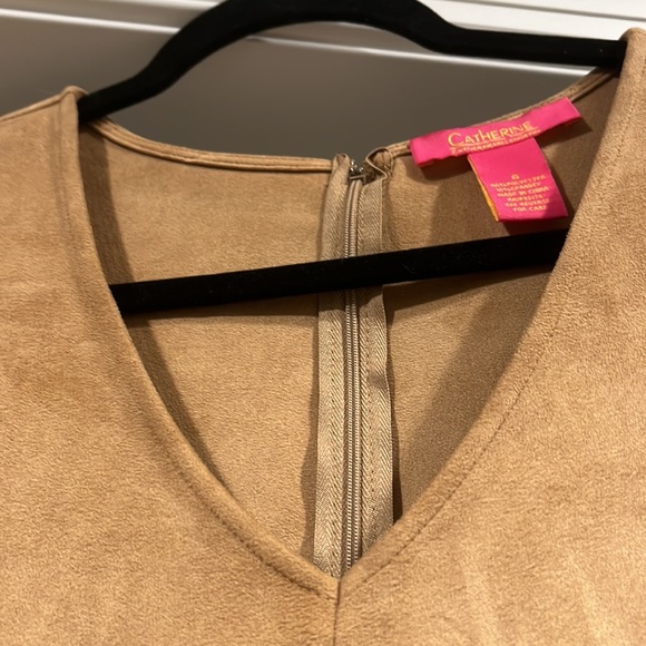 Suede dress👗so pretty and 💃ILNC goes with everything! Worn x 1.🌟💫👗
So in style! - Picture 4 of 8